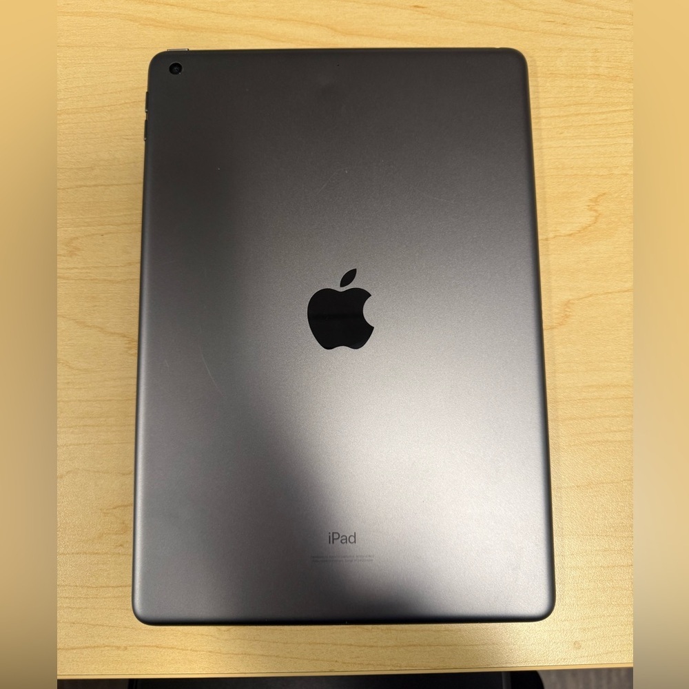 Apple iPad 9th Gen 64GB - Space Gray Black iOS 18.6.2 includes New Case! - Picture 9 of 12